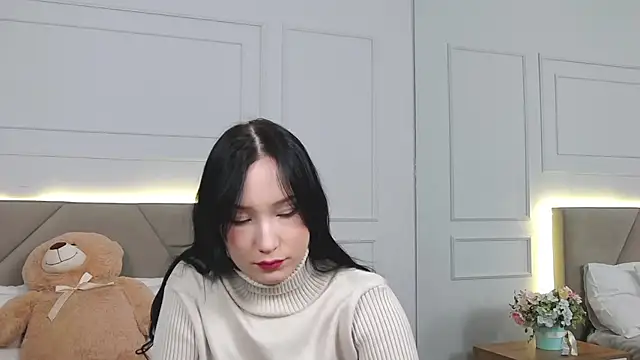 LeilaLow online show from 12-24-24, 12:11