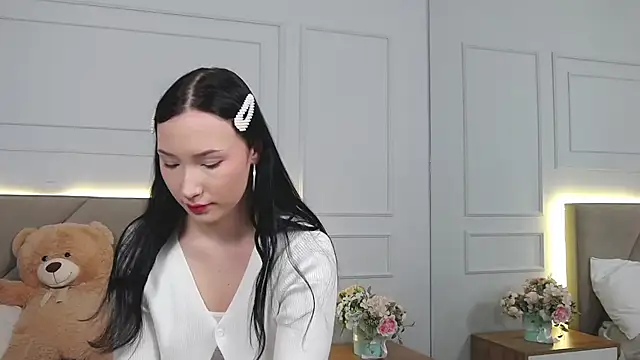 LeilaLow online show from 12-26-24, 12:05