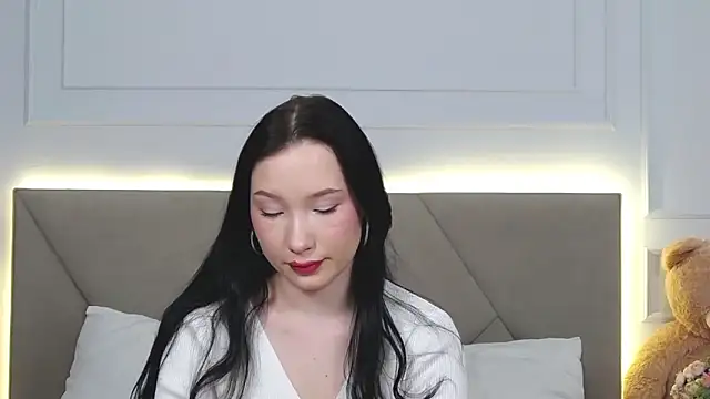 LeilaLow online show from 01-15-25, 03:18