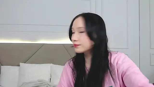 LeilaLow online show from 01-25-25, 11:02