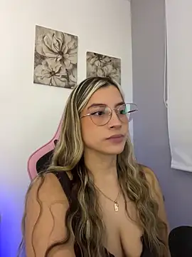 Issabela G1 online show from 05-04-26, 10:28