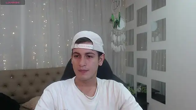 Snapshot of Cerokershelby chatting on 12-17-24, 05:29 Cerokershelby online show from 12-17-24, 05:29