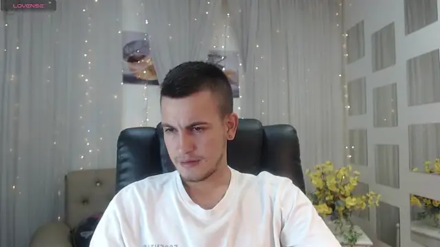 Snapshot of Cerokershelby chatting on 01-05-25, 07:28 Cerokershelby online show from 01-05-25, 07:28