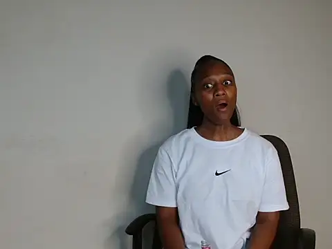 Lucy Blacksilk online show from 10-31-25, 06:42