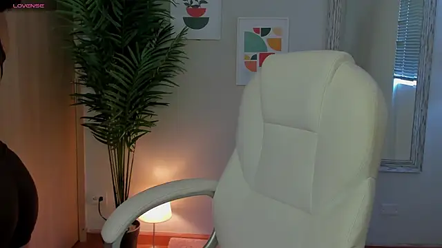 Elena Ruiz online show from 12-18-24, 08:03