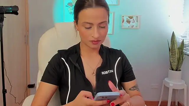 Elena Ruiz online show from 01-10-25, 05:56