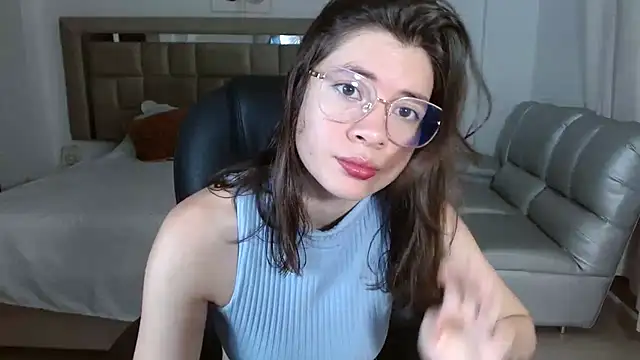 zoecruzz online show from 12-20-25, 03:19