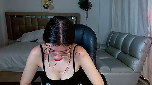 zoecruzz online show from 02-11-26, 02:22