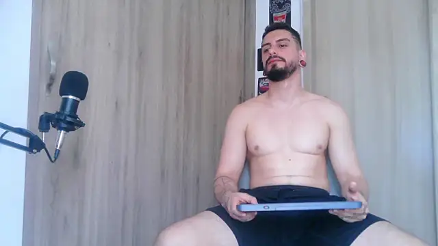 Aaron kwok28 online show from 10-30-25, 09:26