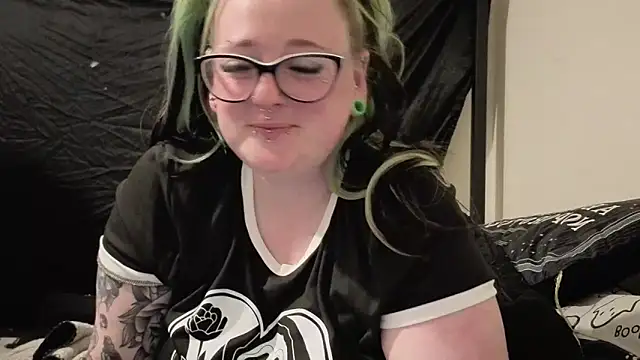 Bunny Cummings online show from 04-25-26, 09:23