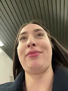 Holly Play online show from 12-18-24, 12:18