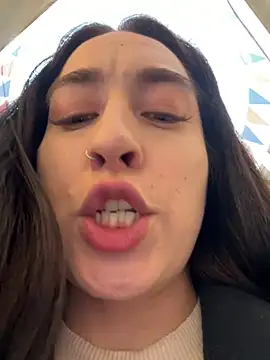 Holly Play online show from 03-22-25, 12:04