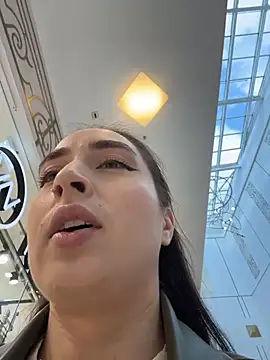 Holly Play online show from 10-18-25, 10:05