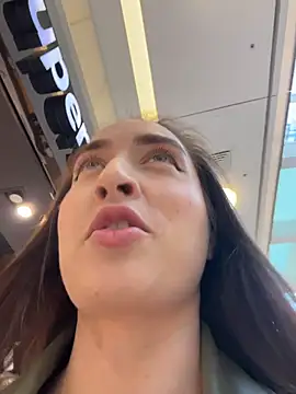 Holly Play online show from 10-19-25, 10:05