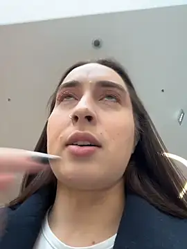 Holly Play online show from 11-11-25, 09:09