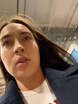 Holly Play online show from 11-28-25, 12:08