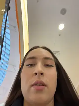 Holly Play online show from 12-17-25, 12:11