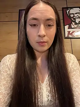 Snapshot of Holly_Play chatting on 06-19-26, 09:02 Holly Play online show from 06-19-26, 09:02