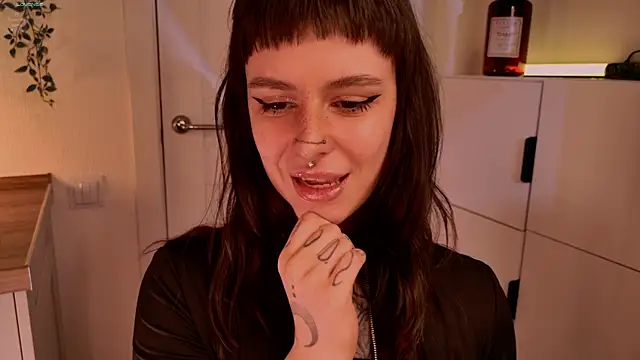 MichaellaMoon online show from 04-19-26, 07:27