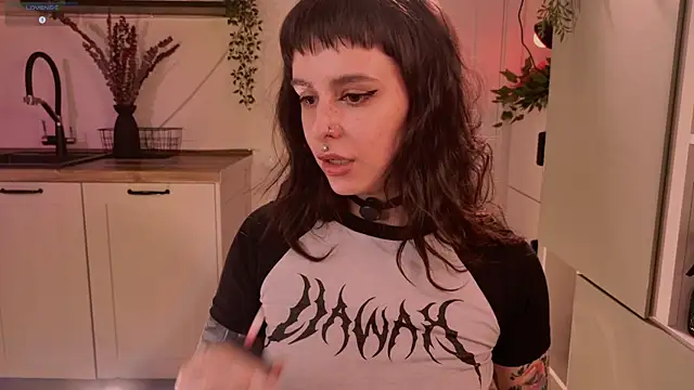 MichaellaMoon online show from 06-09-26, 07:14