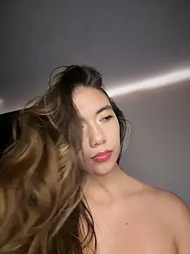 Iris lee online show from 04-28-26, 02:27