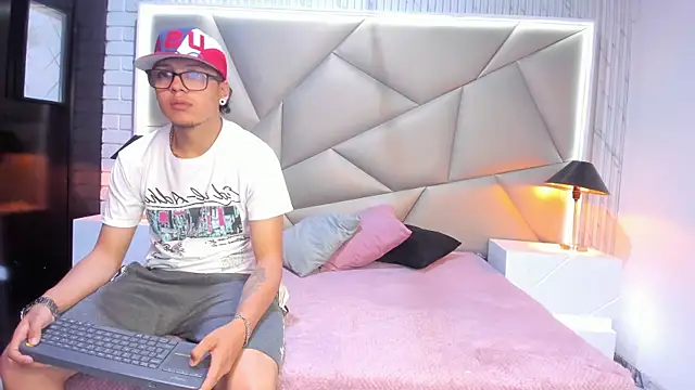 Bonny Bonss online show from 01-22-25, 08:06