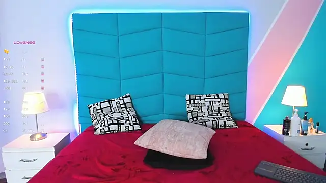 Iris Thompson  online show from 03-08-25, 12:00