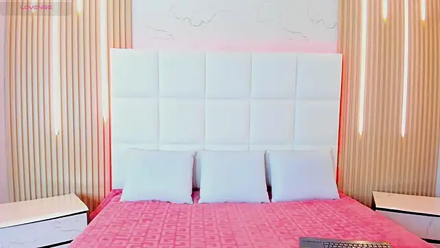 Iris Thompson  online show from 10-24-25, 04:42