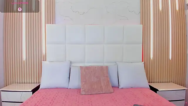 Iris Thompson  online show from 03-10-26, 04:06