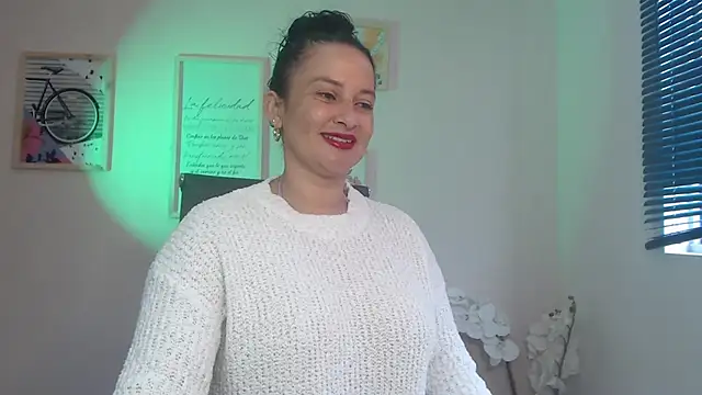 Snapshot of lucy_diiaz chatting on 02-08-25, 01:54 lucy diiaz online show from 02-08-25, 01:54