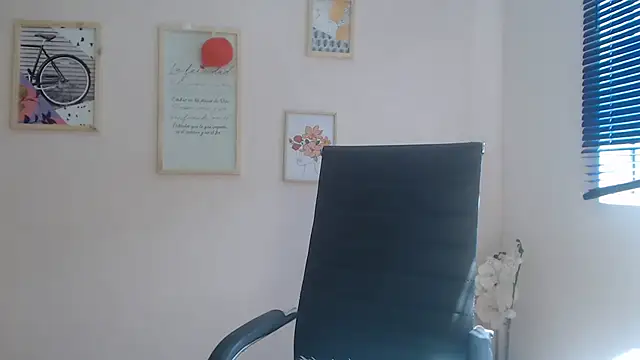 Snapshot of lucy_diiaz chatting on 03-03-25, 06:44 lucy diiaz online show from 03-03-25, 06:44