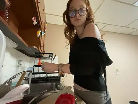 Snapshot of gingerbabe18 chatting on 05-10-26, 01:00 gingerbabe18 online show from 05-10-26, 01:00