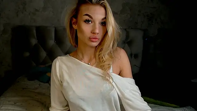 Ella Milla online show from 03-29-26, 09:04