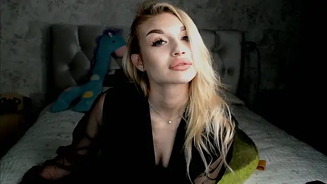 Ella Milla online show from 04-19-26, 08:11