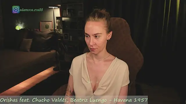 Snapshot of _Eva_Adama chatting on 05-20-26, 04:40 Eva Adama online show from 05-20-26, 04:40