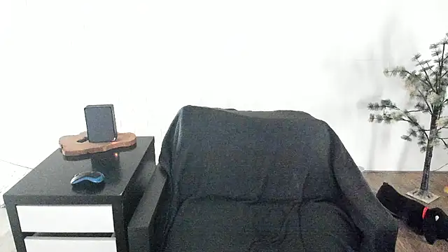 MendiPetite online show from 03-18-26, 09:40