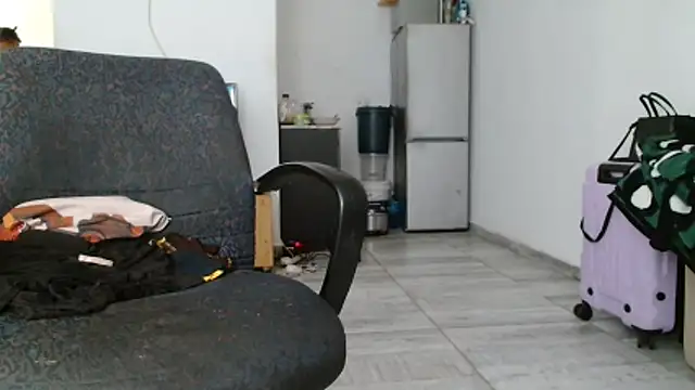 Hugetittiesxx2 online show from 11-28-25, 04:15