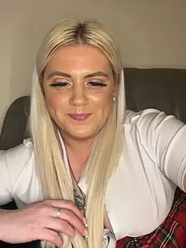 Snapshot of Blondiee3088 chatting on 12-05-24, 01:36 Blondiee3088 online show from 12-05-24, 01:36