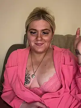 Snapshot of Blondiee3088 chatting on 01-08-25, 12:49 Blondiee3088 online show from 01-08-25, 12:49