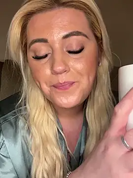 Snapshot of Blondiee3088 chatting on 03-08-25, 07:09 Blondiee3088 online show from 03-08-25, 07:09