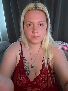 Snapshot of Blondiee3088 chatting on 08-04-26, 08:28 Blondiee3088 online show from 08-04-26, 08:28