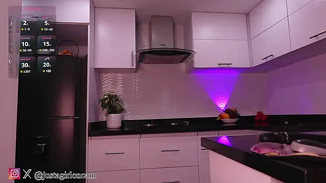 nicollefiorett online show from 03-04-25, 12:29