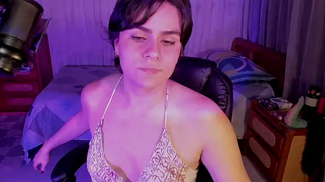 Snapshot of isabelacooperr chatting on 06-14-26, 05:20 isabelacooperr online show from 06-14-26, 05:20