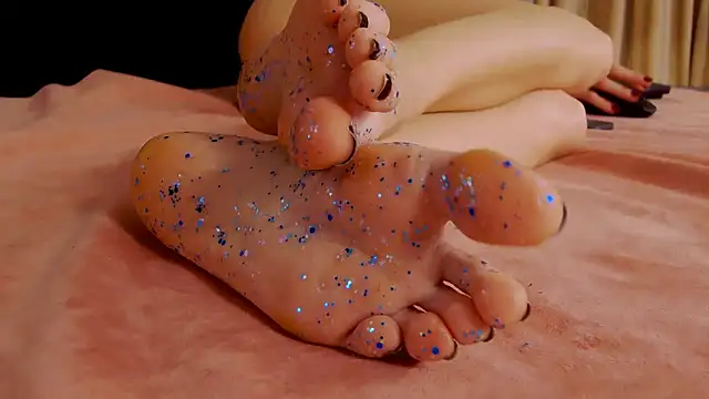 Snapshot of FeetVibe chatting on 02-25-25, 08:47 FeetVibe online show from 02-25-25, 08:47