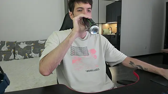 White Dylan online show from 01-17-26, 04:54