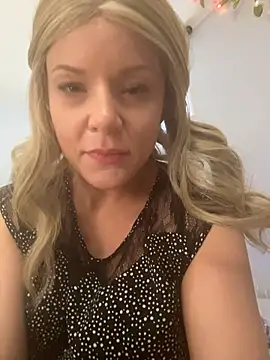 EllaSnow online show from 04-06-26, 05:25