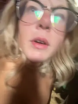 EllaSnow online show from 04-14-26, 04:46