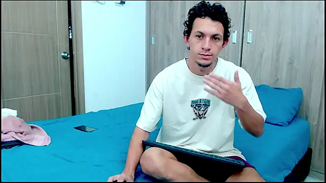 Snapshot of meridandwither chatting on 05-15-26, 10:44 meridandwither online show from 05-15-26, 10:44