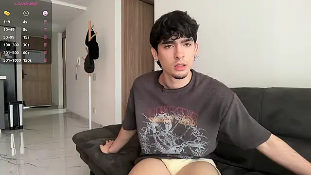 Snapshot of zenn_rush1 chatting on 09-13-25, 01:33 zenn rush1 online show from 09-13-25, 01:33