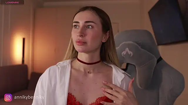 Coconutkittyy online show from 03-15-25, 05:26